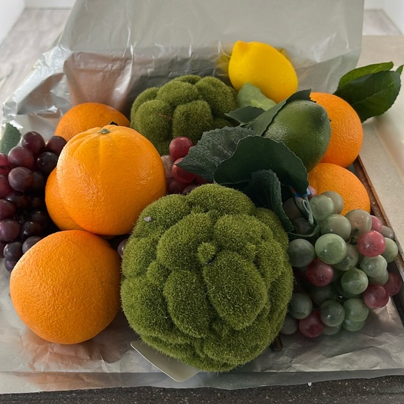 Cornucopia fruits - Picture 1 of 9